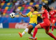 英雄联盟总决赛直播-巴西女足球队在南美地区比赛中展现实力