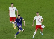 LOL决赛-足球赛事瞬息万变观众心情随之起伏的简单介绍