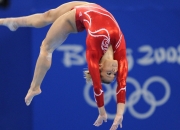 LOL决赛-当戈麦斯爆发遇上红黑铁壁，AC米兰如何封锁玻利维亚的狂想曲