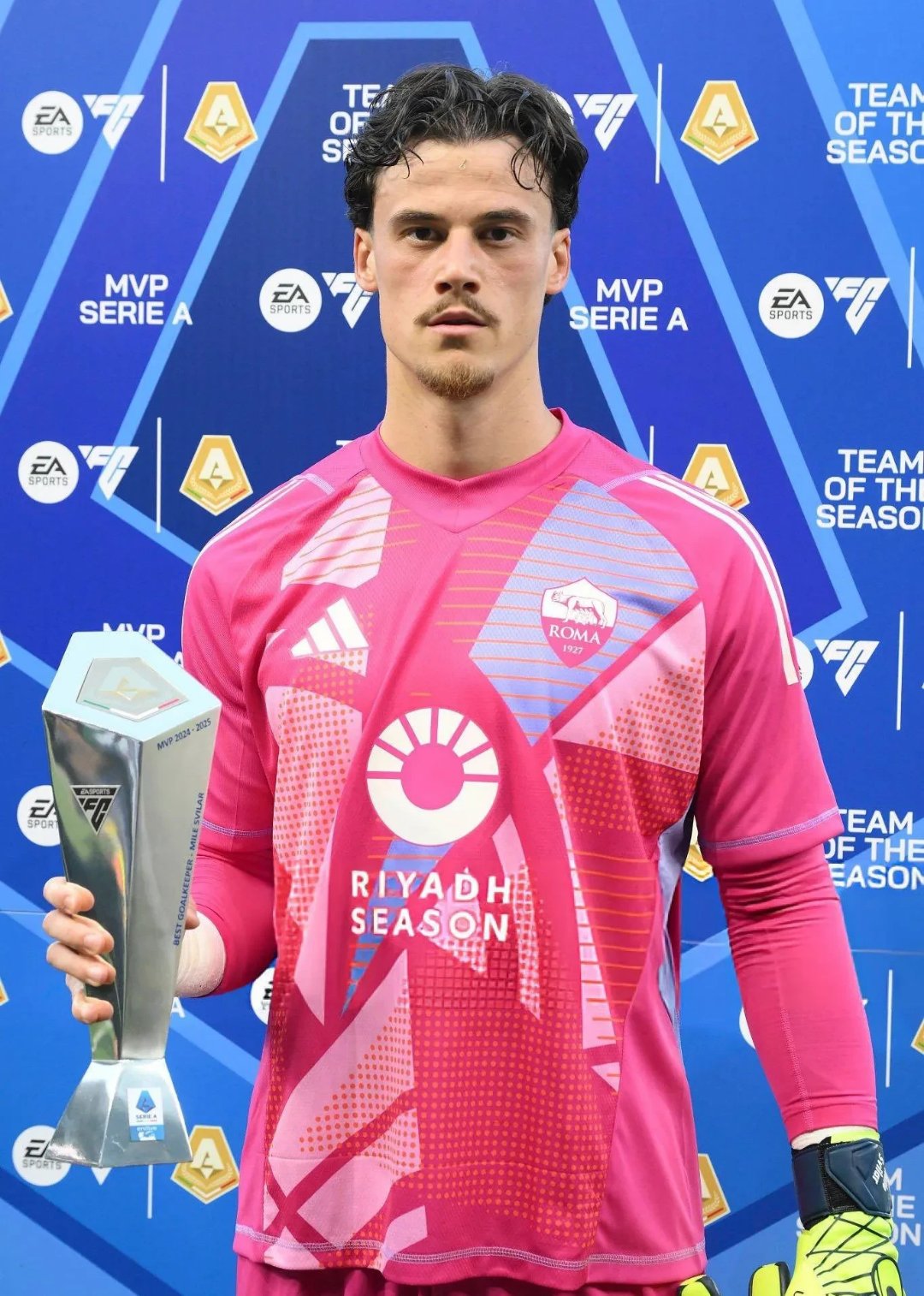 包含拉尔维尔队在比赛中表现出色,战胜强敌的词条 包含拉尔维尔队在比赛中表现出色,战胜强敌的词条