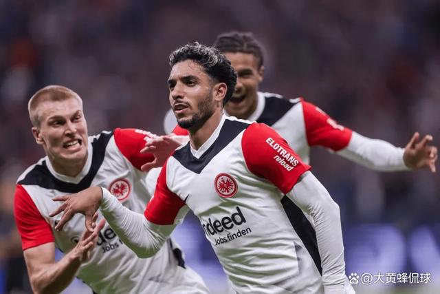 法兰克福队大获胜利，士气高涨的简单介绍