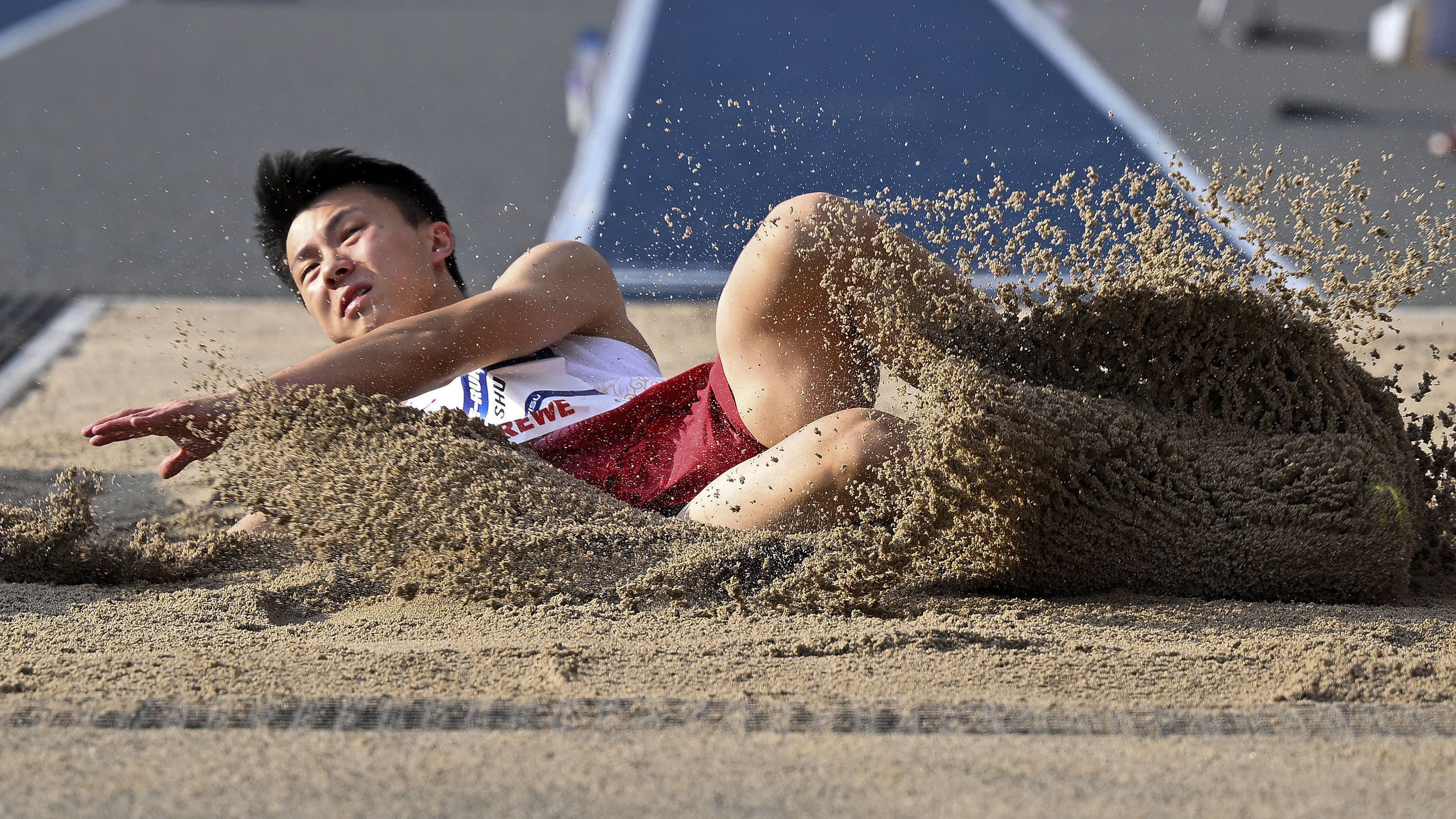 摩洛哥田径选手勇夺跳远冠军!的简单介绍 摩洛哥田径选手勇夺跳远冠军!的简单介绍