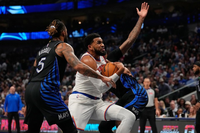 尼克斯碾压独行侠，西亚卡姆带队取胜