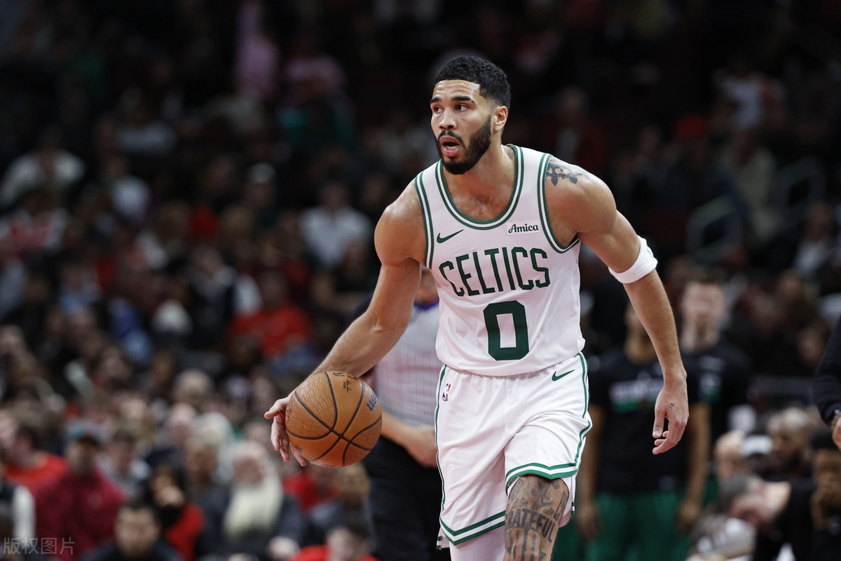 马刺鏖战雄鹿,塔图姆高光表现 马刺鏖战雄鹿,塔图姆高光表现