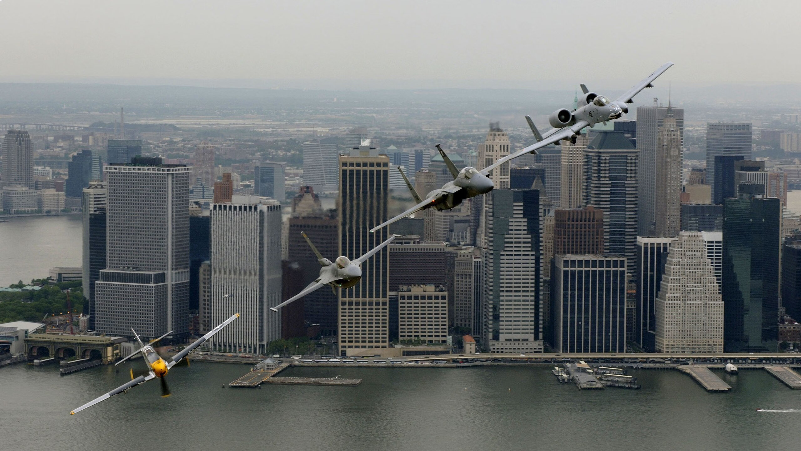 锁死世界的两种方式,当防守美学在攻防两界同时登顶