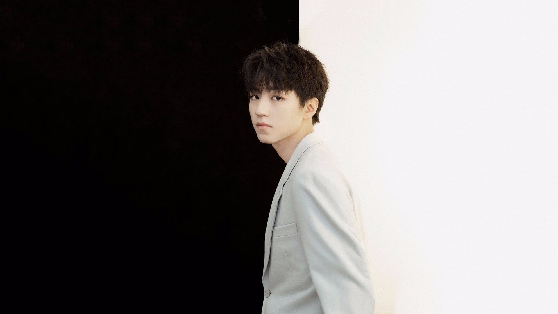 以凡人之躯比肩神明,当坎特的阴影笼罩梅西,马赛完成对阿根廷的世纪绞杀